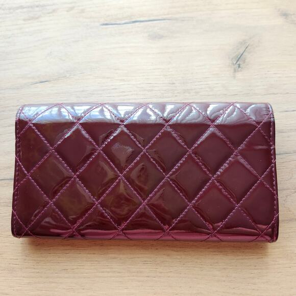 Chanel CC Brilliant Matelasse Patent Leather Burgundy Quilted Wallet - Picture 2 of 9